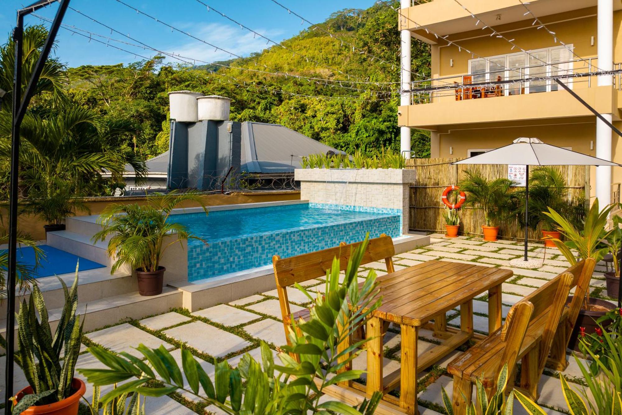 Aparthotel Tropical Hideaway Beau Vallon  Esterno foto