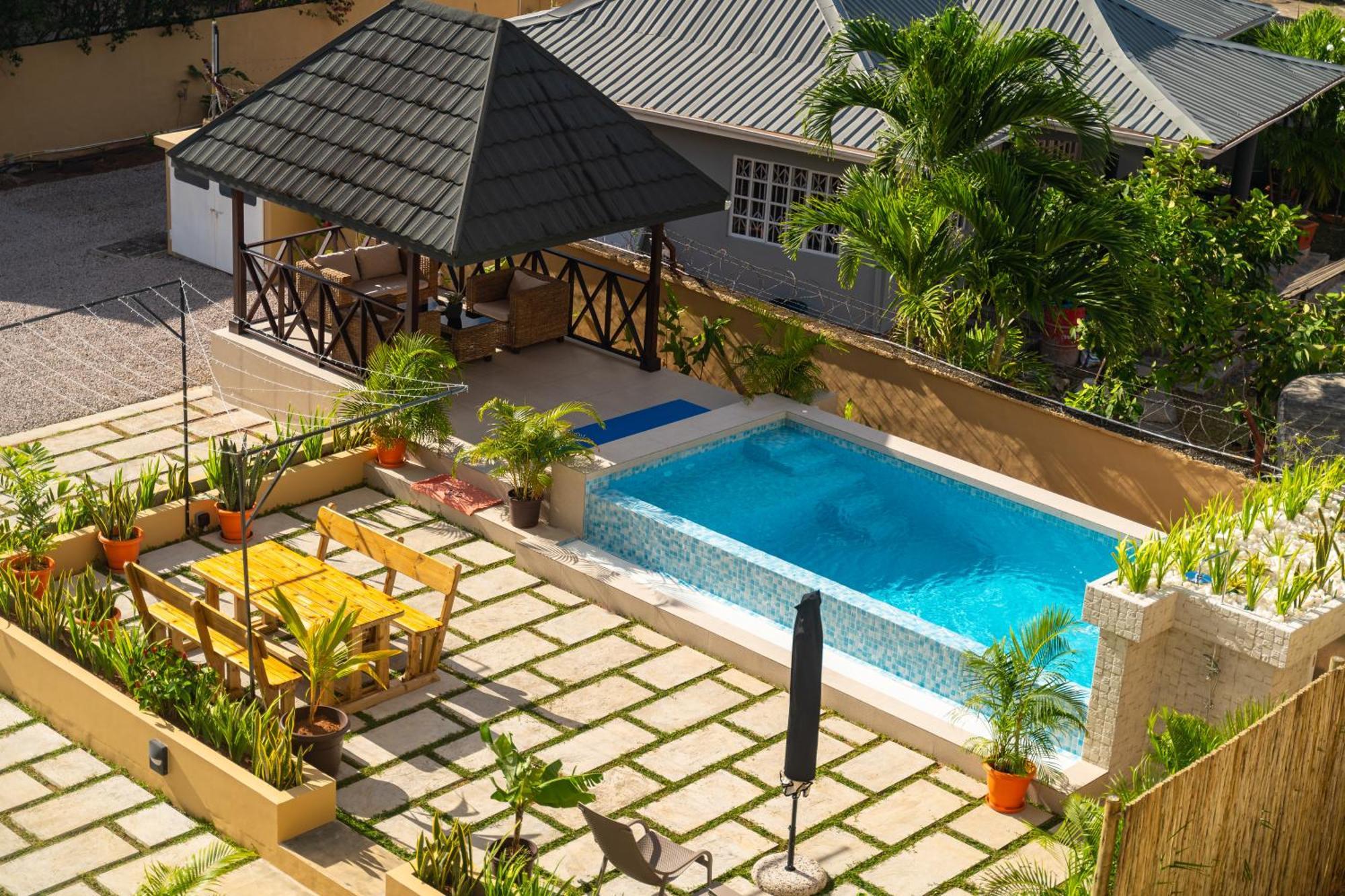 Aparthotel Tropical Hideaway Beau Vallon  Esterno foto