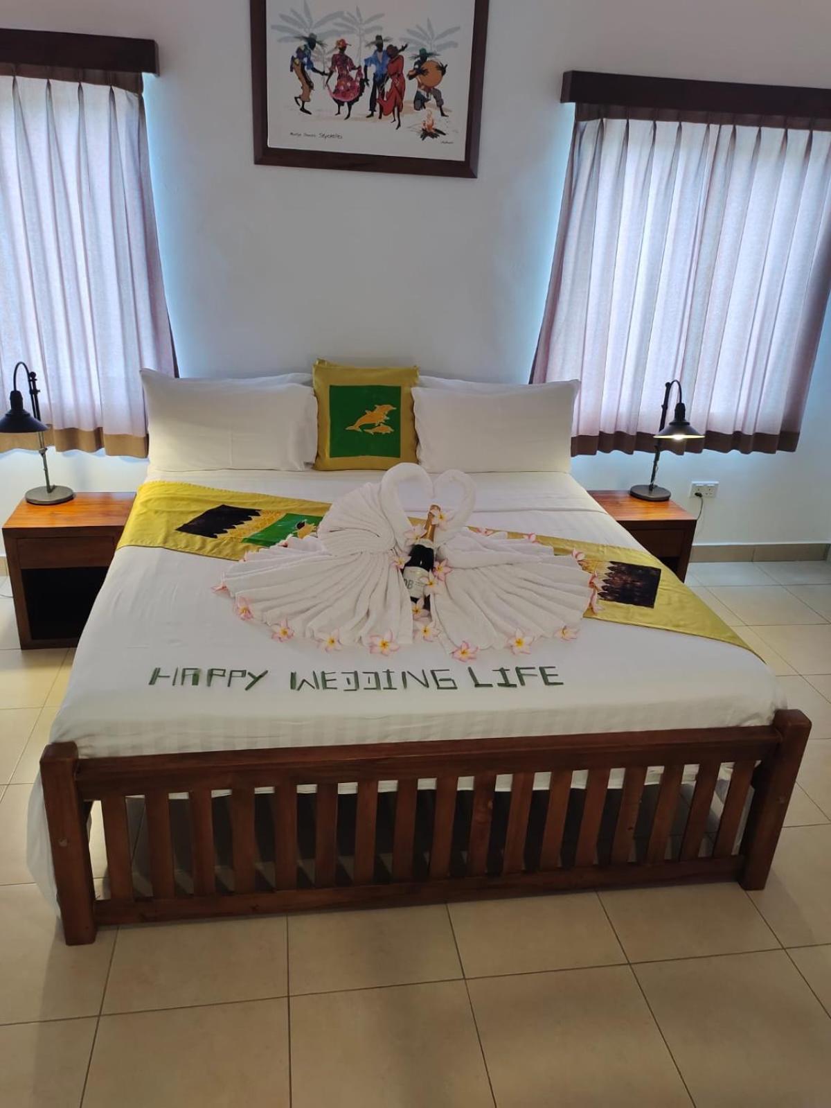 Aparthotel Tropical Hideaway Beau Vallon  Esterno foto